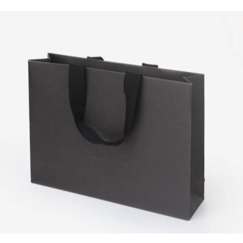 Luxe matte cadeau winkelpapiertas met logo voor aangepaste verpakkingstas