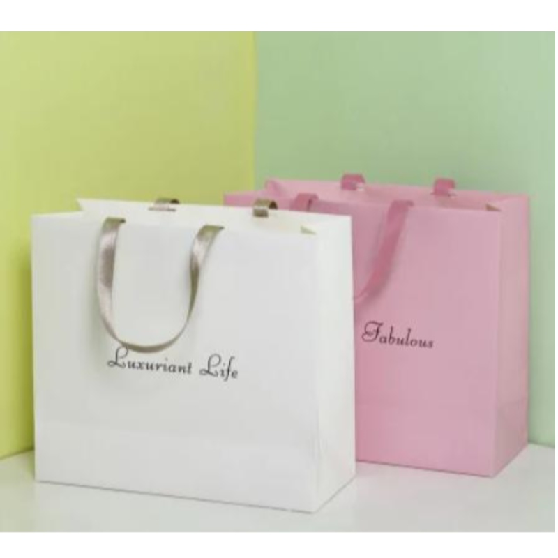 Hoogwaardige aangepaste logo -cadeaubogels met handvat met handvaren Kerst boodschappen Papiertas